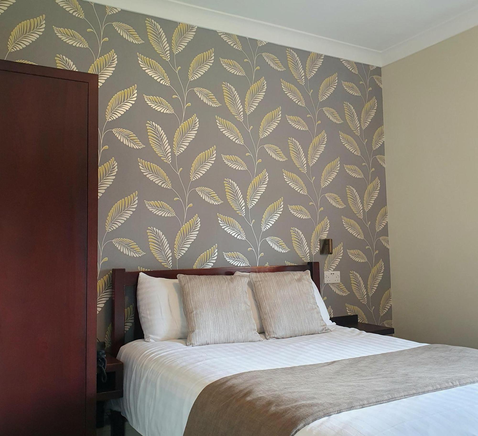 Manor Parc Hotel Кардифф Экстерьер фото