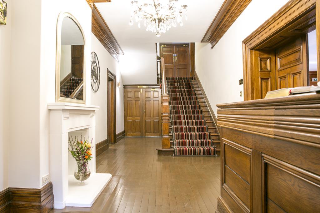 Manor Parc Hotel Кардифф Экстерьер фото