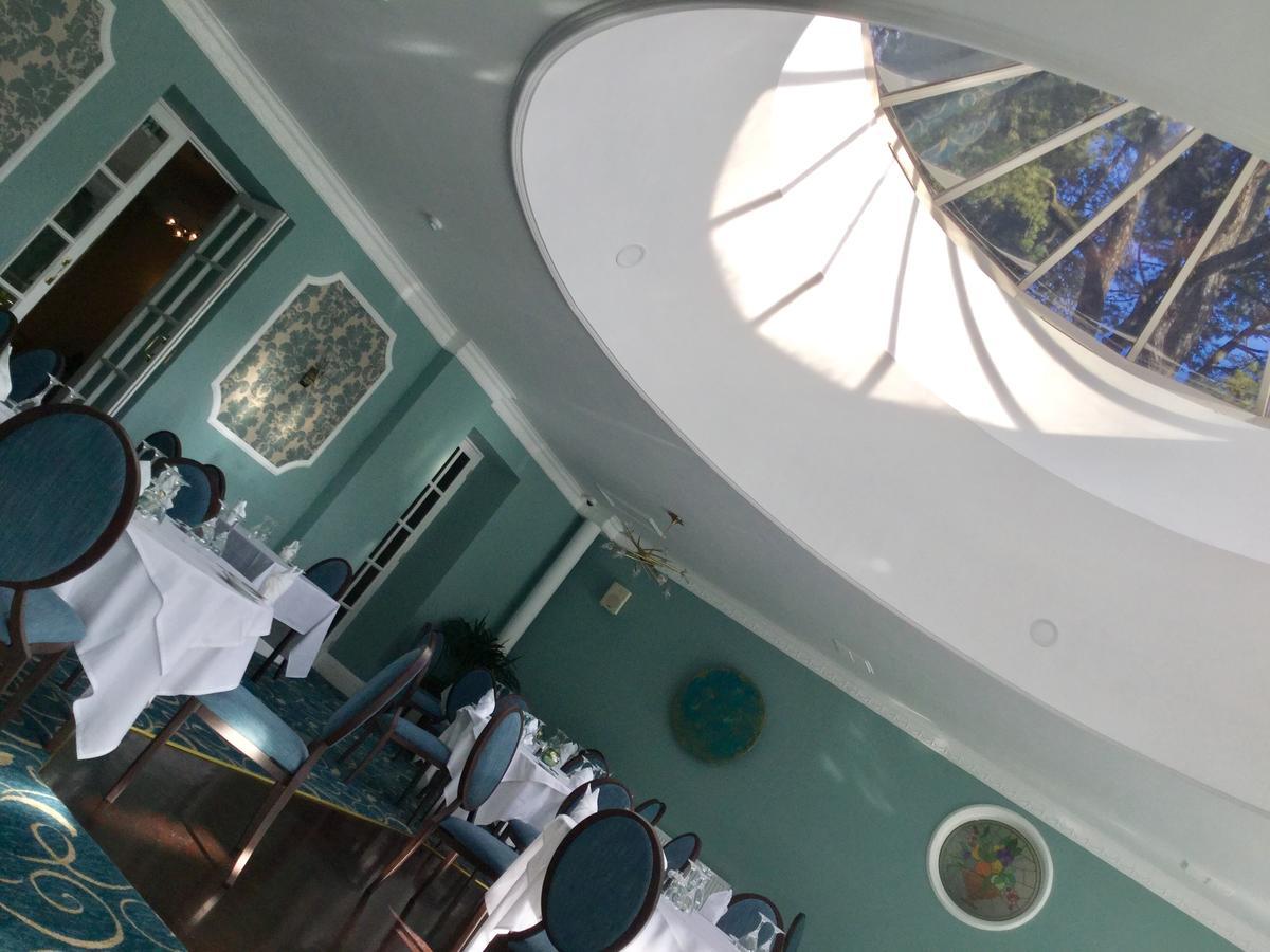 Manor Parc Hotel Кардифф Экстерьер фото